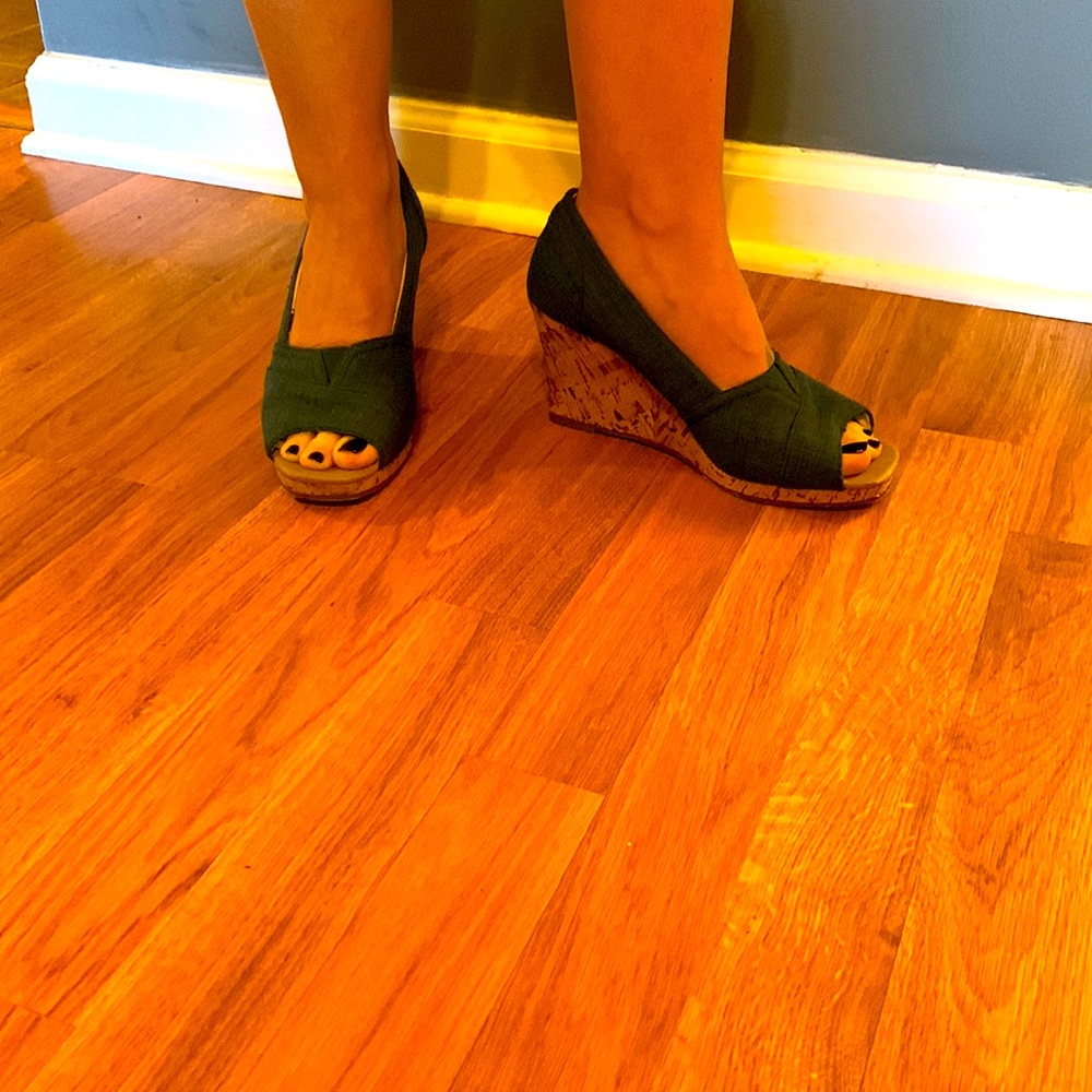 Blue wedges like new